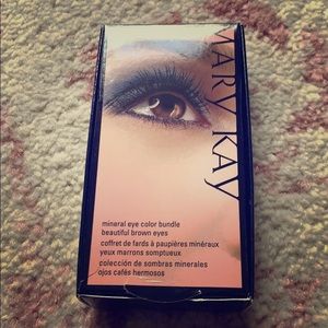 Mary Kay Mineral Eye Color Bundle—brown eyes